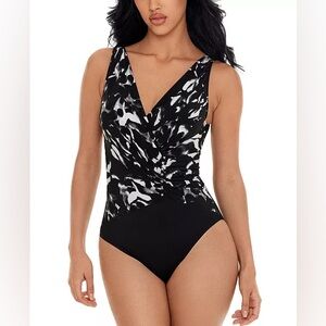 Magicsuit
Bindy One Piece in Dream State